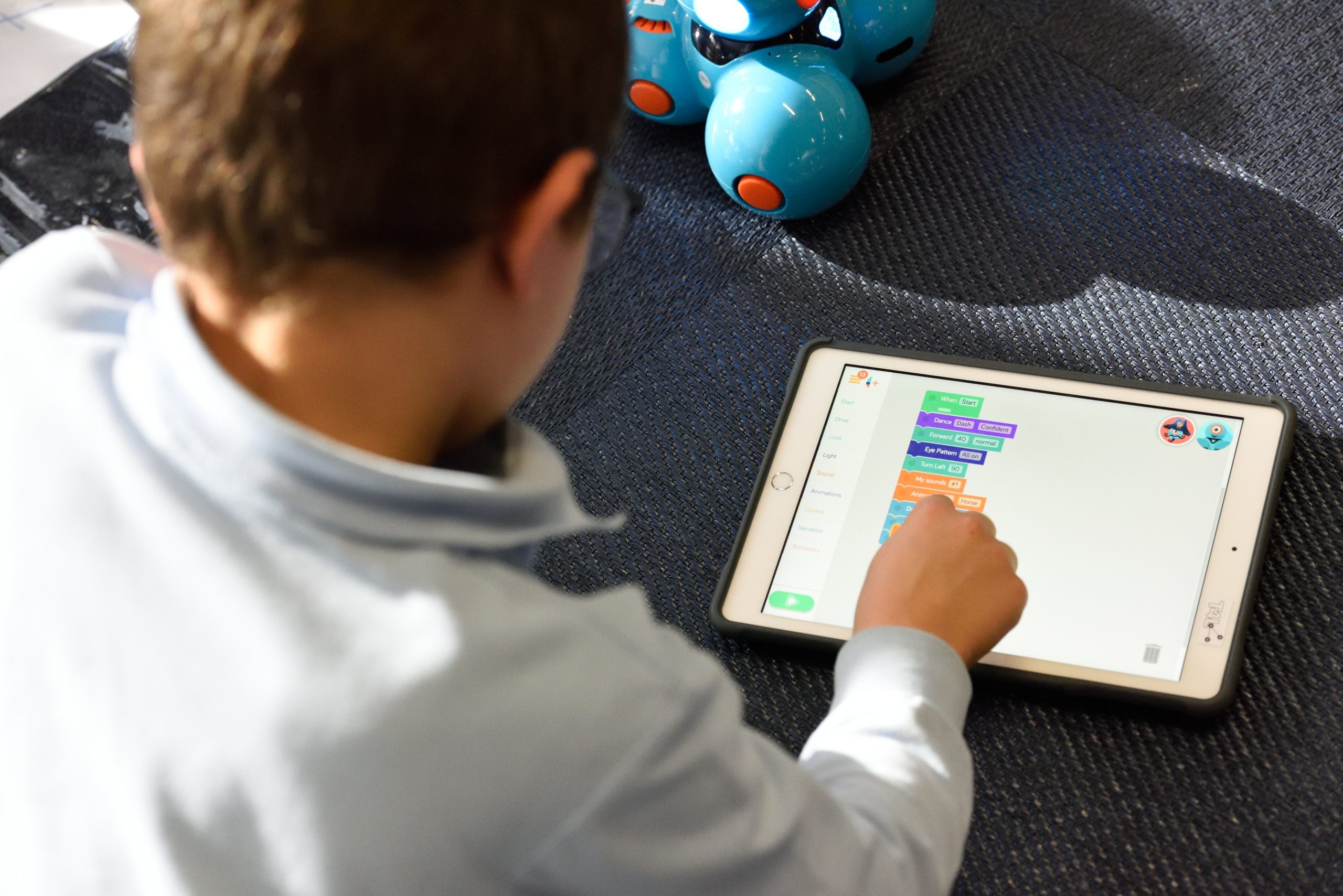 Child learning on tablet - If you’re a parent today, then you know school is an incredibly different place than it was a decade ago. Is cyber school what your child needs to succeed?
